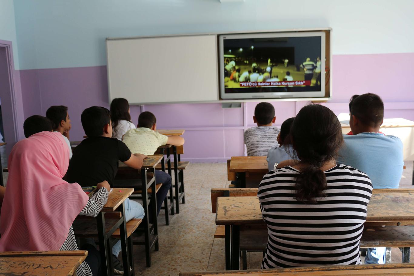 Okullarda ilk ders 15 Temmuz konulu video izletildi
